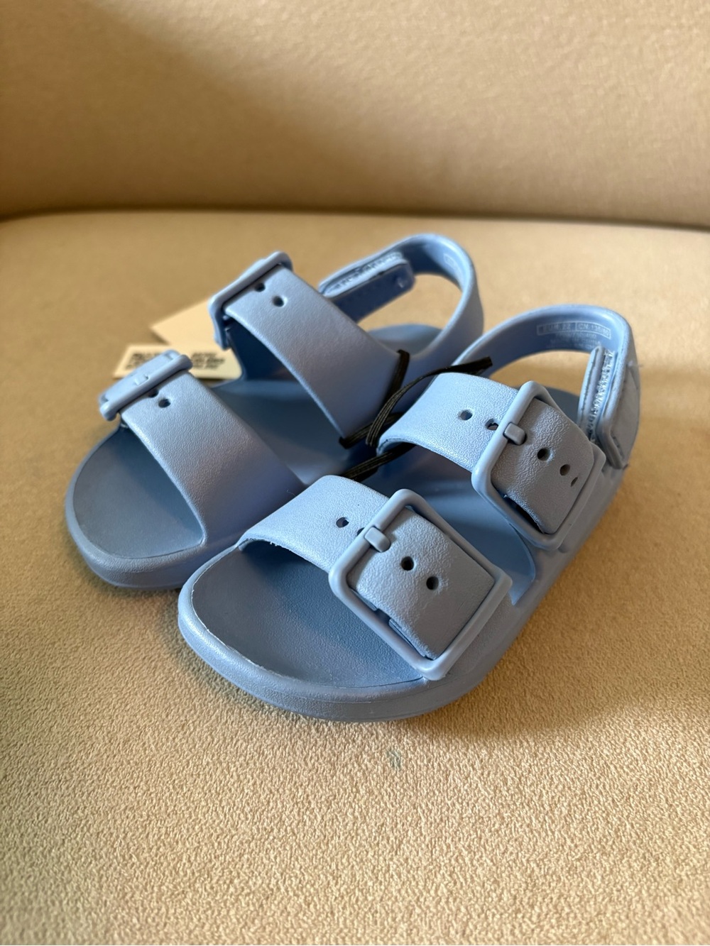 ZARA RUBBERIZED BUCKLED SANDALS - Picture 6 of 10